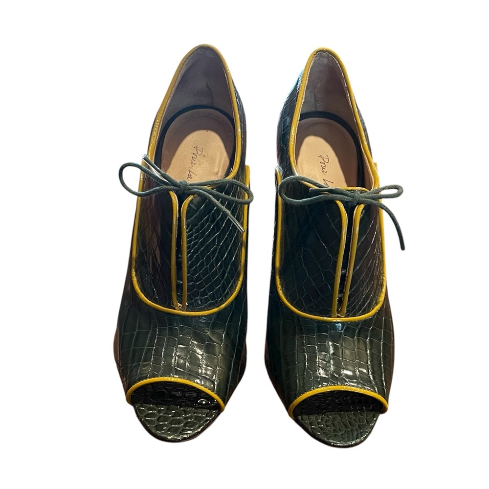 Pour La Victoire Heels